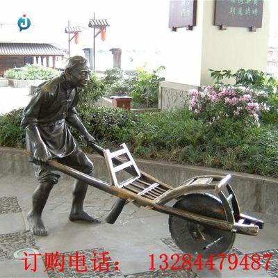 铸铜民俗人物推车雕塑