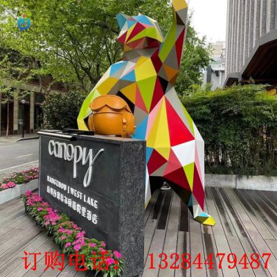 不锈钢几何松鼠步行街雕塑