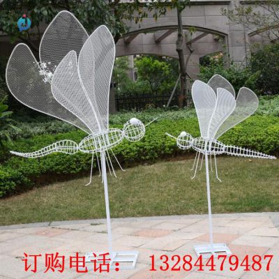 不锈钢镂空蜻蜓动物雕塑