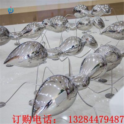 不锈钢镜面蚂蚁雕塑