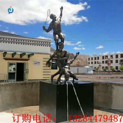 铸铜打羽毛球人物雕塑