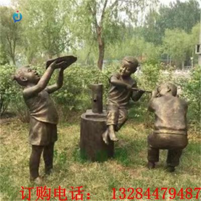 铸铜儿童打水雕塑