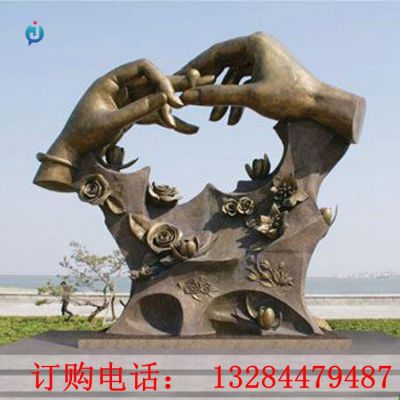 铸铜戴戒指雕塑