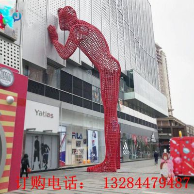 大型不锈钢镂空人物雕塑