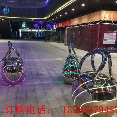 不锈钢镜面包包雕塑