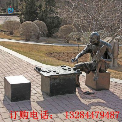 铸铜人物下象棋雕塑