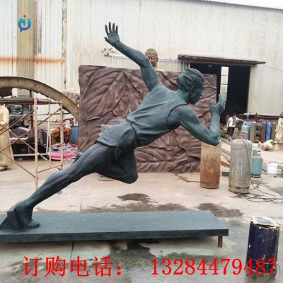 铸铜人物奔跑雕塑