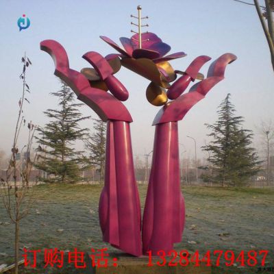 大型不锈钢手托花雕塑