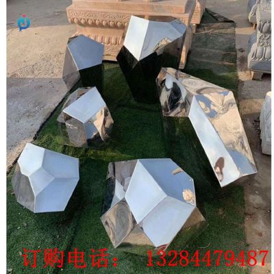不锈钢几何镜面石头雕塑
