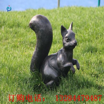 铸铜松鼠雕塑