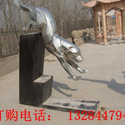 不锈钢豹子雕塑