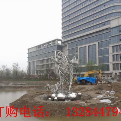 不锈钢镂空鱼雕塑