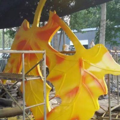 不锈钢彩绘枫叶雕塑