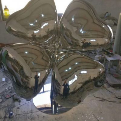 不锈钢镜面四叶草雕塑