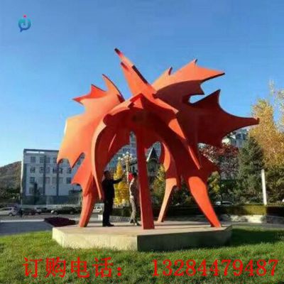 大型不锈钢枫叶雕塑