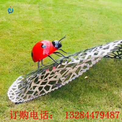 不锈钢树叶瓢虫雕塑