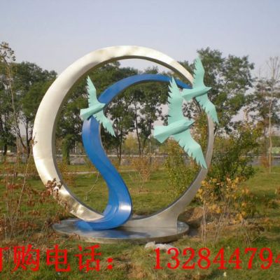 不锈钢圆环飞鸟雕塑