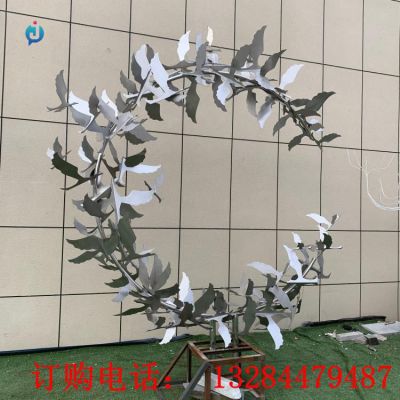 不锈钢圆环飞鸟雕塑
