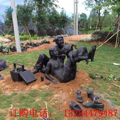 铸铜一家三口雕塑