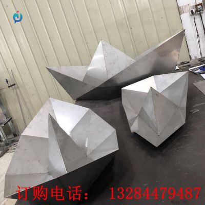不锈钢折纸船雕塑