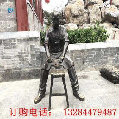 铸铜人物磨刀雕塑