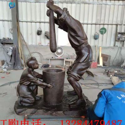 铸铜人物捣药雕塑