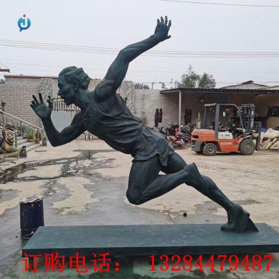 铸铜人物奔跑雕塑