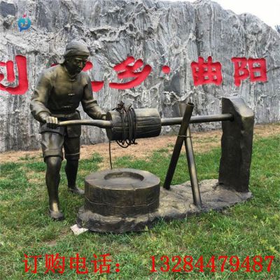 铸铜人物打水雕塑