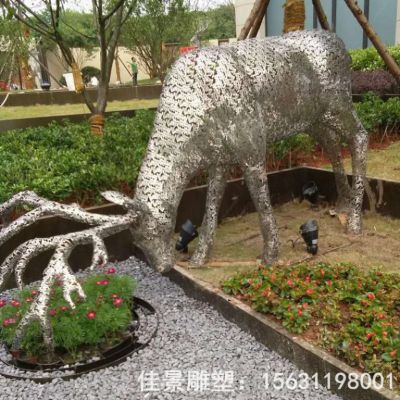 不锈钢大型镂空鹿雕塑