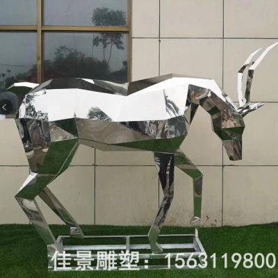 不锈钢草坪抽象几何鹿雕塑