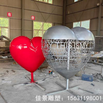 不锈钢镜面爱心雕塑
