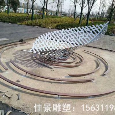 不锈钢镂空树叶雕塑