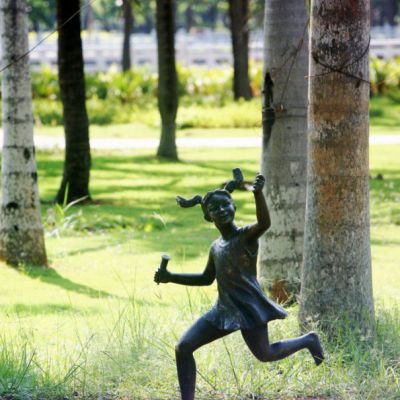 放风筝户外人物铜雕
