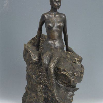 美人鱼海边景观雕塑