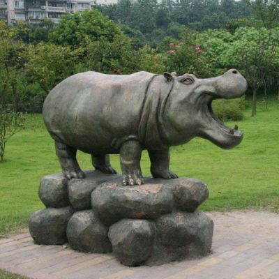 草坪抽象河马铜雕