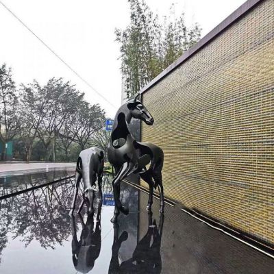 不锈钢抽象人骑马雕塑