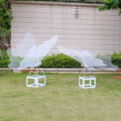 不锈钢蝴蝶镂空动物雕塑