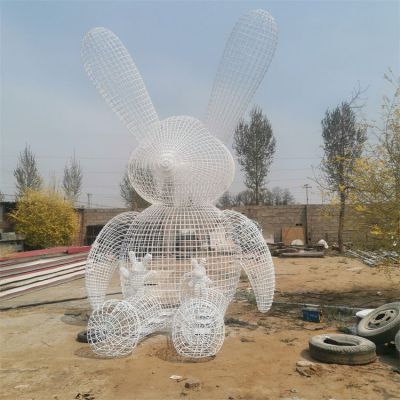 不锈钢广场镂空兔子雕塑
