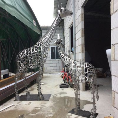 不锈钢镂空长颈鹿动物雕塑