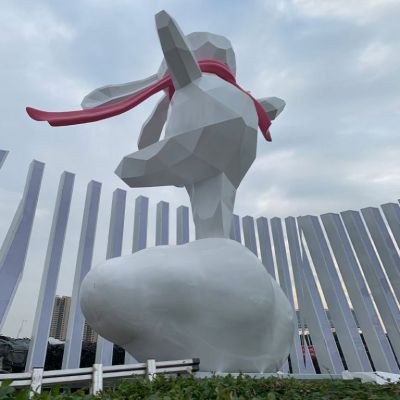 街边不锈钢兔子动物雕塑