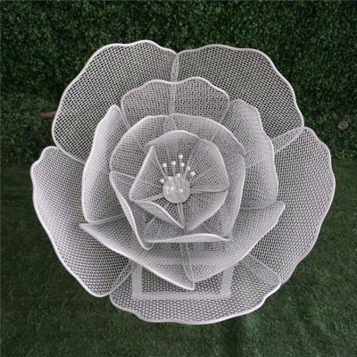 街头不锈钢鲜花雕塑