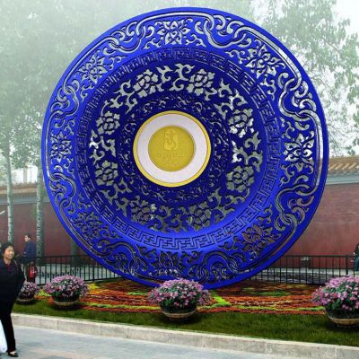 不锈钢彩绘镂空标志雕塑