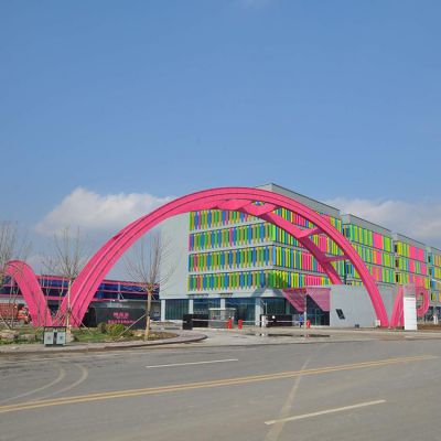 不锈钢彩绘大门景观雕塑